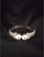 Load image into Gallery viewer, Sarpa Pearl Bracelet
